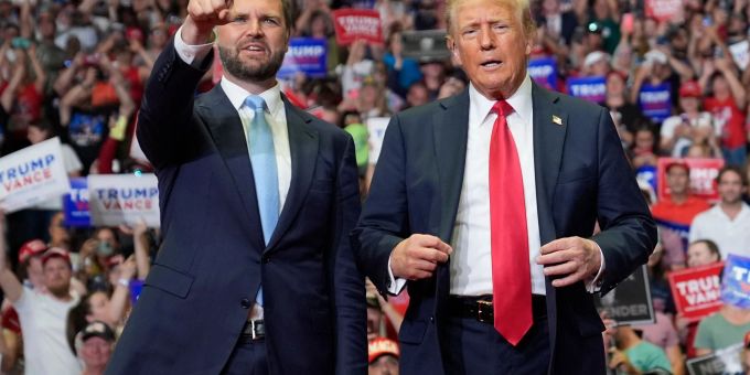 Schon ein wenig länger dabei: Donald Trump und J.D. Vance. (Archivbild) Schon ein wenig länger dabei: Donald Trump und J.D. Vance.
