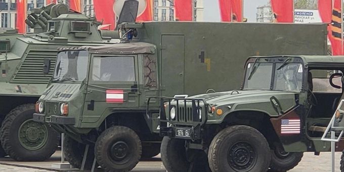 Kriegsbeute - Darum steht Schweizer Armee-Fahrzeug an Putins Parade