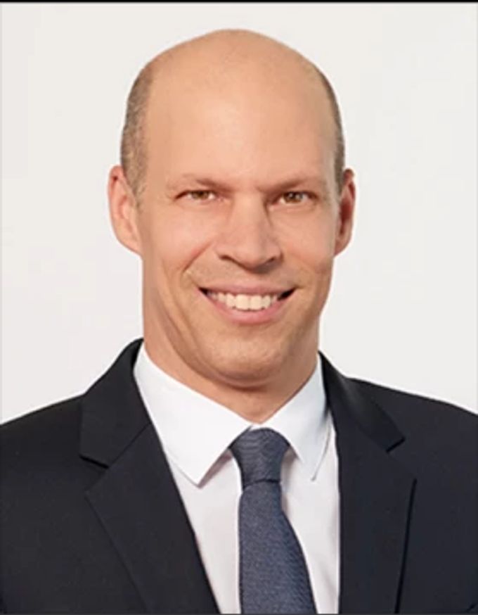 Dr. Marco Lüthi. Marco Lüthi.