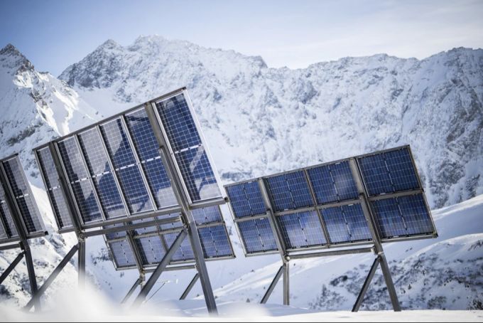 Die Testanlage «Tschers» des ursprünglich geplanten Grossprojektes Nandro-Solar. Testanlage Tschers Solar