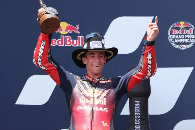 Pedro Acosta feiert den zweiten Platz beim US-Grand-Prix der MotoGP. Pedro Acosta MotoGP Austin