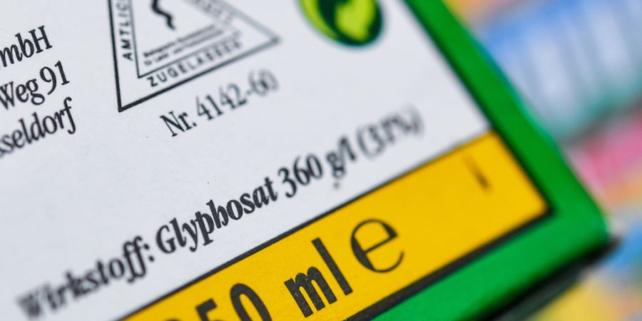Der Unkrautvernichter Roundup mit dem Wirkstoff Glyphosat steht seit Jahren im Zentrum zahlreicher Rechtsstreitigkeiten gegen Bayer. (Symbolbild)