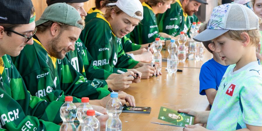Autogrammstunde des HC Thurgau an der WEGA