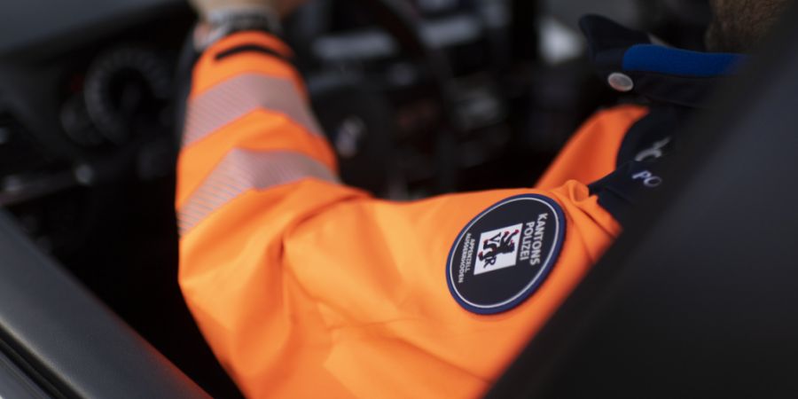 Die Kantonspolizei Appenzell Ausserrhoden rückte wegen eines gestürzten E-Bike-Fahrers aus. (Symbolbild)