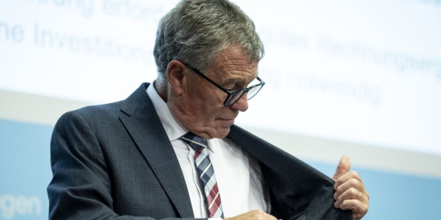 Der Zürcher Finanzdirektor Ernst Stocker (SVP) rechnet für 2026 mit einem deutlich besseren Rechnungsabschluss als ursprünglich erwartet. Unter anderem dürften die Steuereinnahmen h...