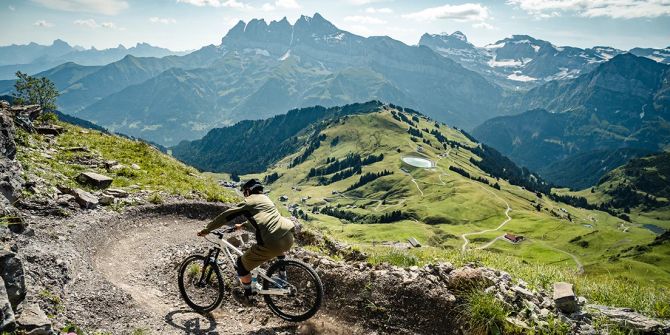 Mouintainbiker Panorama Berge Schweiz