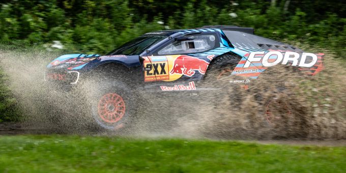 Carlos Sainz Senior bestreitet die Rally Dakar 2025 am Steuer des neuen Ford Raptor T1+. Sainz Ford Red Bull