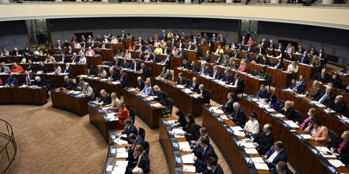 Warten auf Türkei - Finnisches Parlament stimmt für Nato-Beitritt