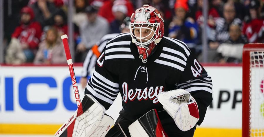 ...und Goalie Akira Schmid stehen zwei weitere Schweizer im Devils-Kader.