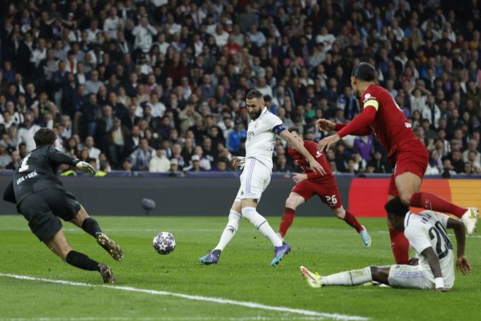 Karim Benzema erzielt im Achtelfinal-Rückspiel der Champions League den einzigen Treffer gegen Liverpool. Champons league
