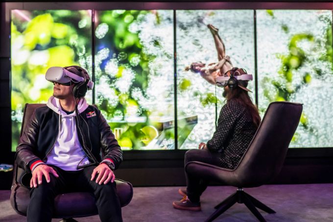 In gemütlichen Sesseln kann man in VR in die Welt des Wassersports eintauchen. Red Bull Verkehrshaus