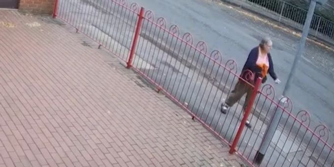 Fatal - Velofahrerin (†77) von Trottoir auf Strasse vertrieben – tot