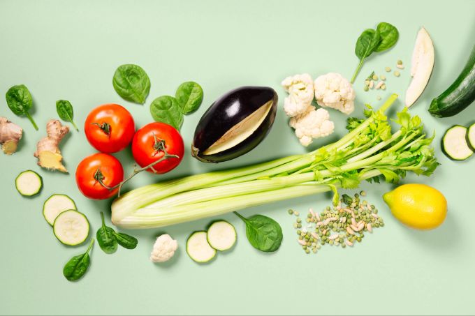 Die vegane Ernährung biete eine reichhaltige Auswahl an Lebensmitteln an. Gemüse Obst Vegan