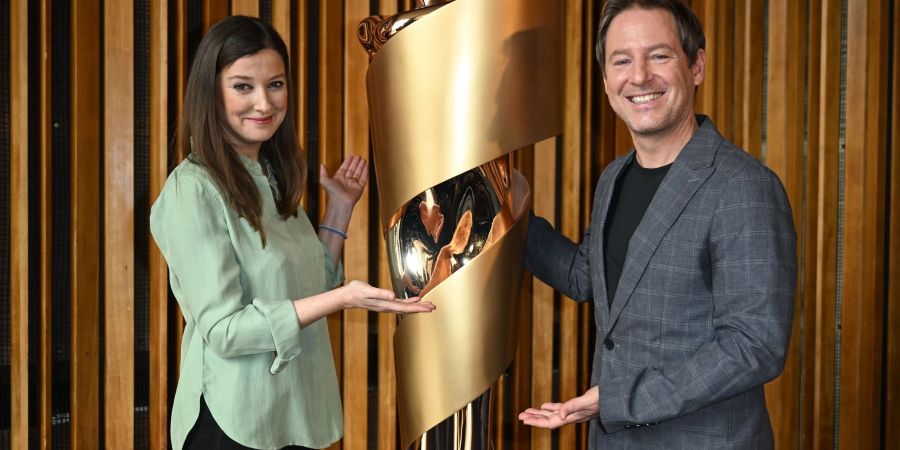 Schauspielerin Alexandra Maria Lara und  Regisseur Florian Gallenberger bei der Bekanntgabe der Nominierungen für den Deutschen Filmpreis 2023.