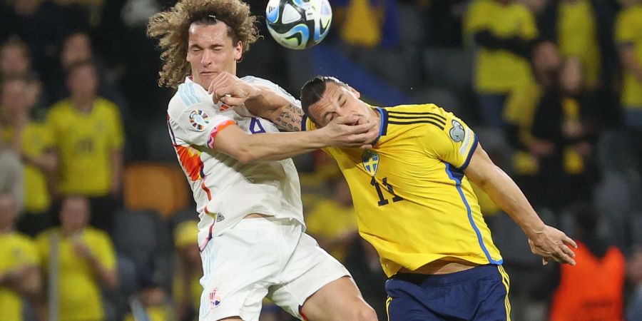 Vier Tage zu jung für den Altersrekord: Zlatan Ibrahimovic (r).