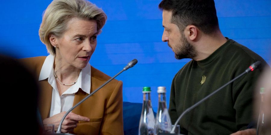 Wolodymyr Selenskyj und Ursula von der Leyen sprechen beim EU-Ukraine-Gipfel unter anderem über die Aufnahme der Ukraine in die EU.