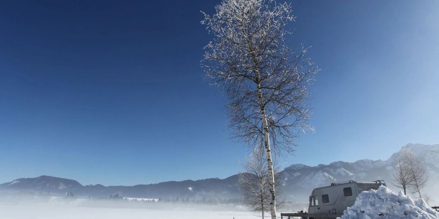 Draussen Winter, drinnen Wärme: Die Gasheizung im Wohnmobil darf auch schon während der Fahrt laufen - unter bestimmten Voraussetzungen.