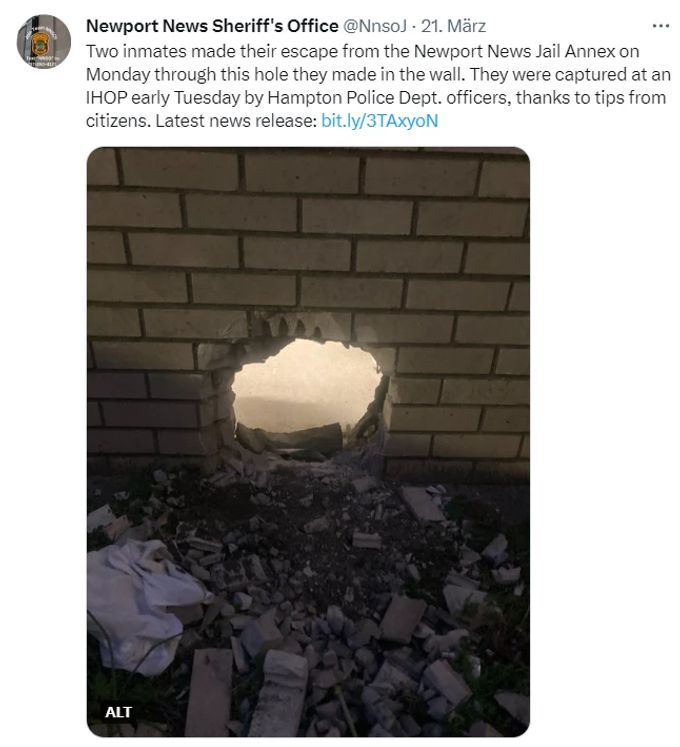 Durch dieses Loch haben sich die beiden Häftlinge befreit. Auf Twitter hat die Polizei Fotos des Ausbruchs veröffentlich. ausbruch
