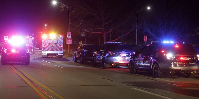 Mindestens drei Menschen sind durch Schüsse an der Universität von Michigan ums Leben gekommen. Foto: Al Goldis/AP/dpa - ACHTUNG: Nur zur redaktionellen Verwendung und nur mit vollständiger Nennung des vorstehenden Credits Mindestens drei Menschen sind durch Schüsse an der Universität von Michigan ums Leben gekommen. Foto: Al Goldis/AP/dpa - ACHTUNG: Nur zur redaktionellen Verwendung und nur mit vollständiger Nennung des vorstehenden Credits
