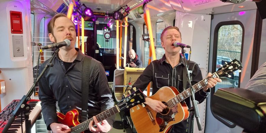 Die schwedische Rockband Mando Diao gab ein Konzert in der Hannoveraner Stadtbahn.
