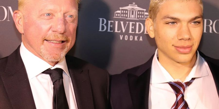 Boris Becker (li.) mit seinem Sohn Elias auf dem roten Teppich.