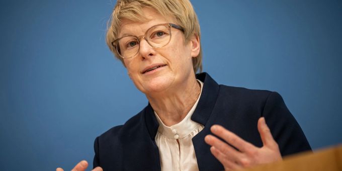 Berlin - «Wirtschaftsweise» Grimm warnt vor Gasknappheit