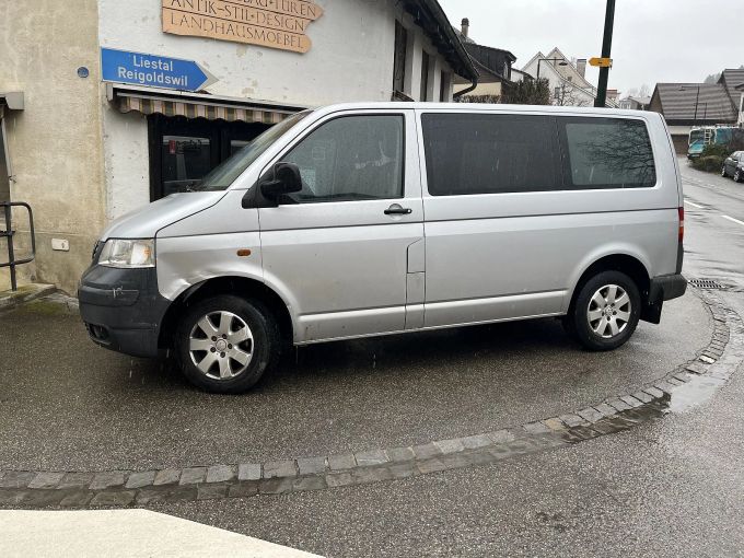 Bretzwil BL: Lernfahrerin bei Unfall in Metallpfosten geknallt. Bretzwil BL