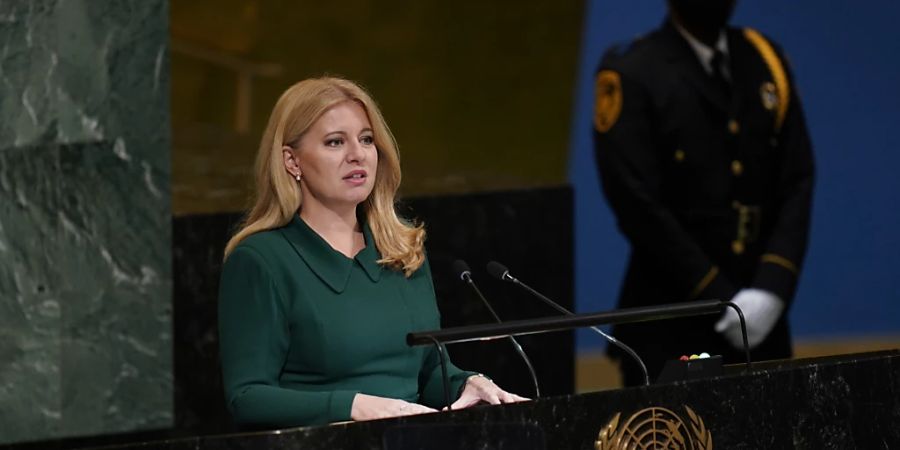 Präsidentin der Slowakei Zuzana Caputova hat die Nato-Beitrittsvereinbarung von Schweden und Finnland unterzeichnet. Foto: Seth Wenig/AP/dpa