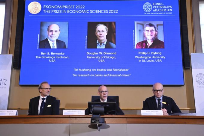 Der Wirtschaftsnobelpreis ging an Ben Bernanke, Douglas Diamond und Philip Dybvig. Wirtschaftsnobelpreis