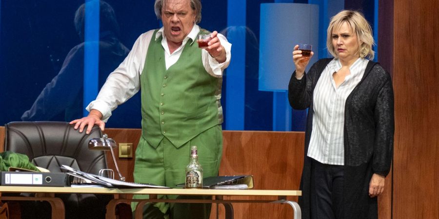 Michael Volle als Wotan und Anja Kampe als Brünnhilde auf der Bühne in der Staatsoper.