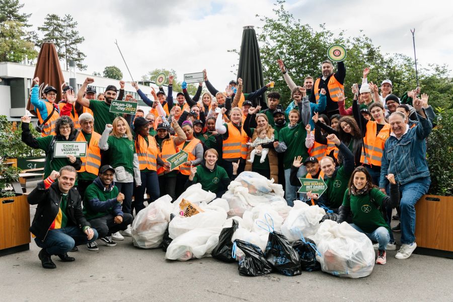 McDonald's ist wie jedes Jahr aktiv am IGSU Clean-Up-Day mit dabei und räumt in der ganzen Schweiz auf. (auf dem Foto: McDonald's in Bern).