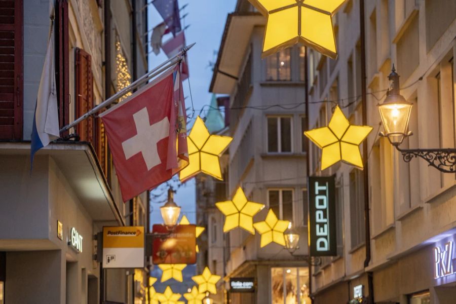 Weihnachtsbeleuchtung in der Kapellgasse der Luzerner Altstadt im Dezember 2020.