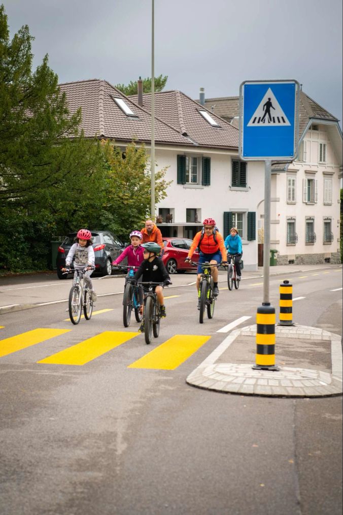 Zahlreiche Teilnehmer genossen die gesperrten Straßen entlang dem Zürichsee.