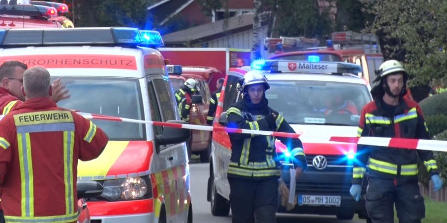Rettungskräfte von Malteser und der Feuerwehr sind in Fürstenau im Einsatz.
