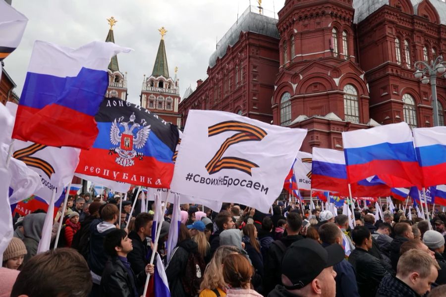 Demonstranten in Moskau unterstützen die Referenden in der Ost-Ukraine.