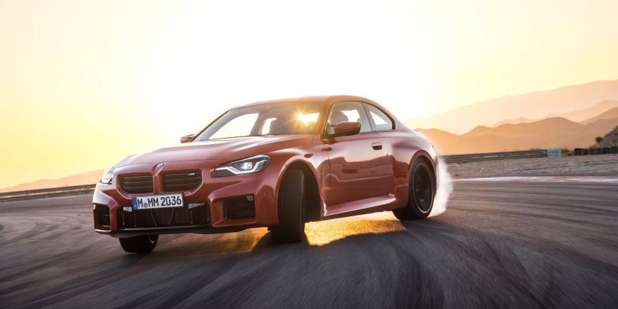 Bayernkracher: Mit Heckantrieb und 460 PS starkem Sechszylinder kann's im BMW M2 auch gern mal quer ums Eck gehen.