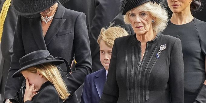 Prinzessin Charlotte (7) weint um Queen Elizabeth II. queen elizabeth meghan markle
