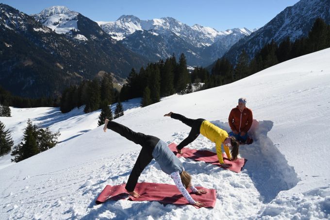 Ein besonderes Angebot in Bad Hindelang ist «Yoga & Berge», eine Kombination von Bergwandern mit Yogasitzungen. Bad Hindelang Yoga
