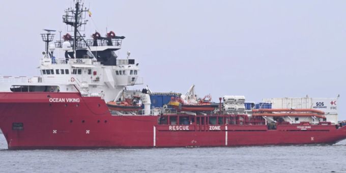 Das Schiff «Ocean Viking» hat in der Vergangenheit immer wieder Hunderte von Migrantinnen und Migranten an Land gebracht. (Archivbild) Das Schiff «Ocean Viking» hat in der Vergangenheit immer wieder Hunderte von Migrantinnen und Migranten an Land gebracht. (Archivbild)