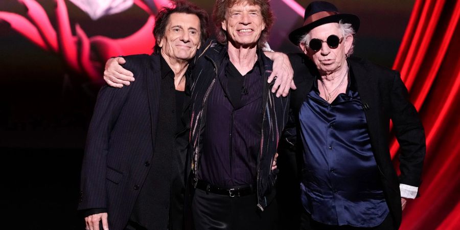 Ronnie Wood (l-r), Mick Jagger und Keith Richards von den Rolling Stones. Die Band will mit ihrem neuen Album «Hackney Diamonds» nächstes Jahr auf Tour gehen.