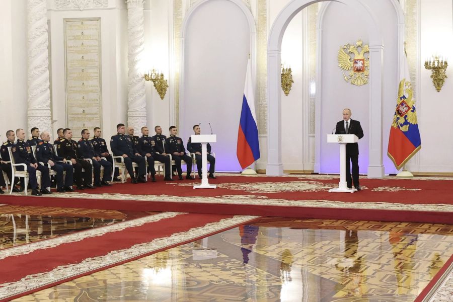 Bei einer Zeremonie im Kreml hat der russische Staatschef seine Kandidatur angekündigt.