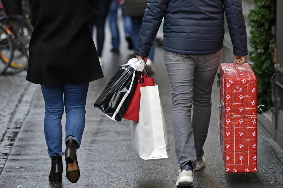 Denn viele von Armut betroffene Familien in der Schweiz können sich Geschenke nicht leisten.