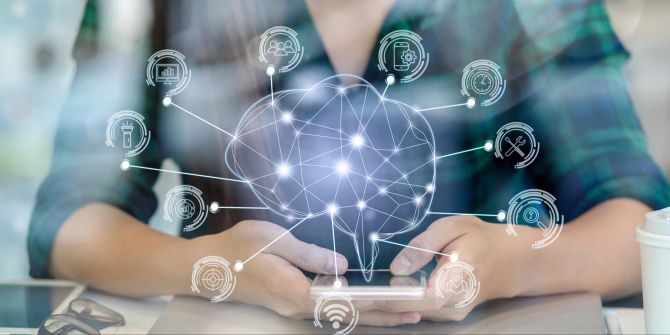 Frau Smartphone Vernetzung