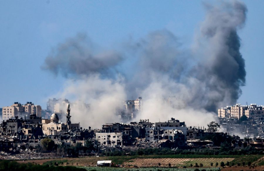 Rauch steigt am 17. Oktoberaus dem Gazastreifen auf, nachdem einer der unzähligen israelischen Luftschläge explodiert.