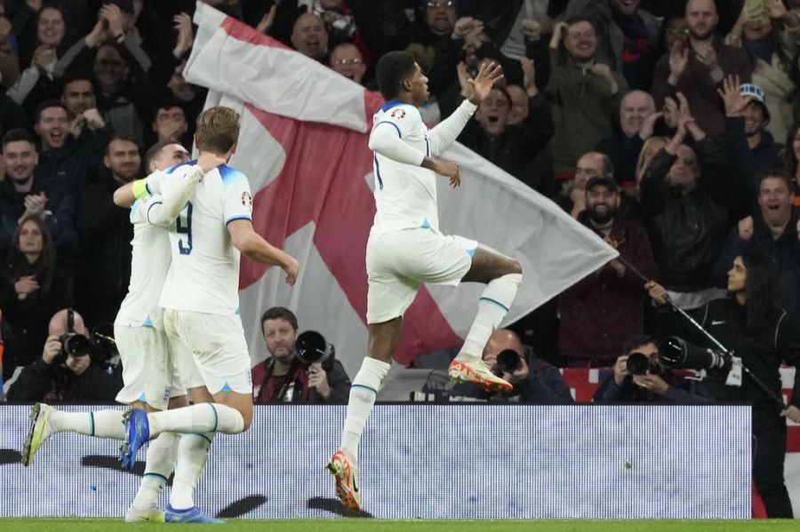 Marcus Rashford erzielt in der zweiten Halbzeit das 2:1.