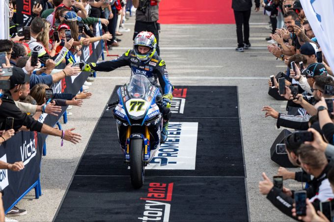 Dominique Aegerter nimmt sich für 2024 viel vor. Dominique Aegerter Yamaha Superbike-WM