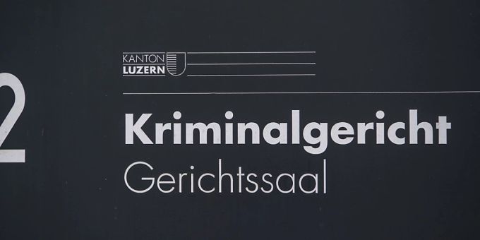 Ein Mann steht wegen der Tötung seiner Partnerin vor dem Luzerner Kriminalgericht. (Symbolbild) Luzerner Kriminalgericht