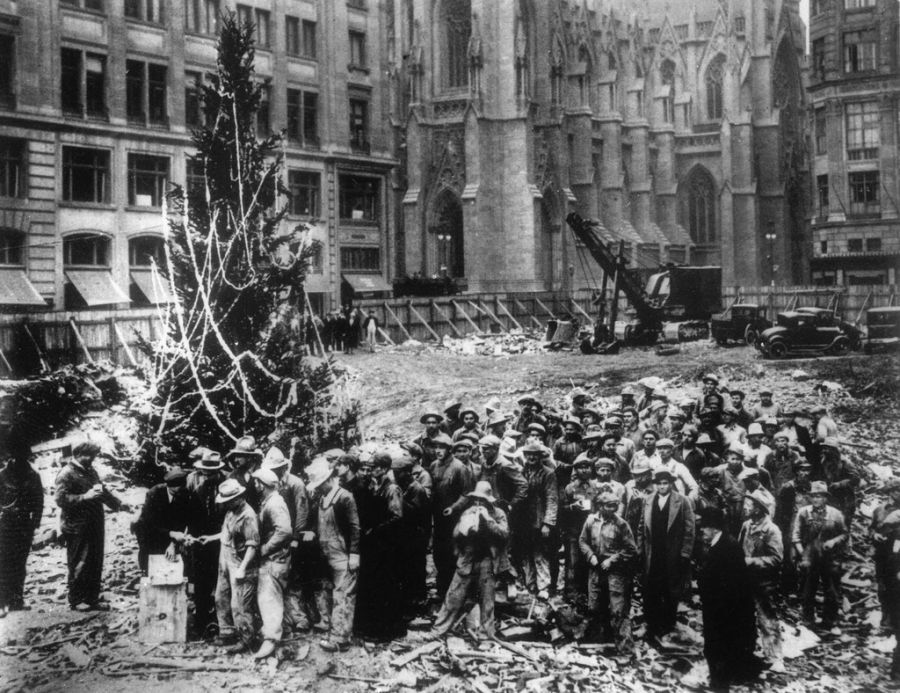 Seit dem 18. Jahrhundert gehört der geschmückte Baum einfach dazu – hier der erste Weihnachtsbaum am New Yorker Rockefeller Center im Jahr 1931.