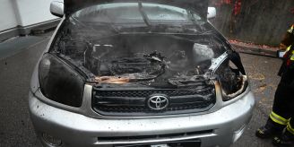 Totalschaden - Auto gerät während der Fahrt in Wil SG in Brand