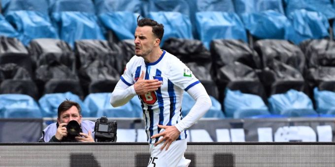 Haris Tabakovic feiert eines seiner Tore für Hertha Berlin. Haris Tabakovic